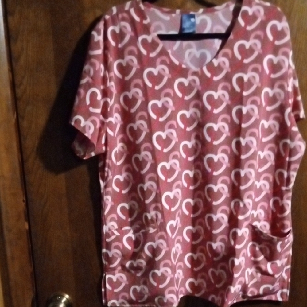 Short Sleeve Pink Heart-Print Tee with Crew Neck